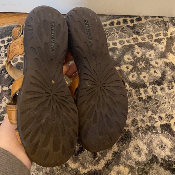 Merrell performance comfort sandals with flowers embroidered - Picture 7 of 7